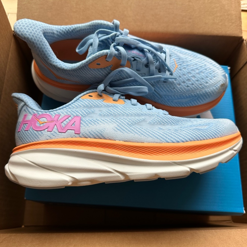 NEW Hoka Clifton 9 women’s 6.5 WIDE airy blue/ice water